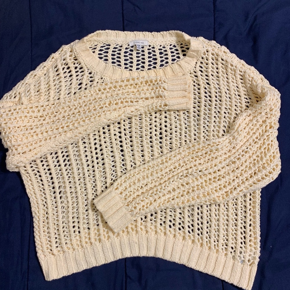 ❣️❣️Beautiful Cream Crochet Crop Top❣️❣️
